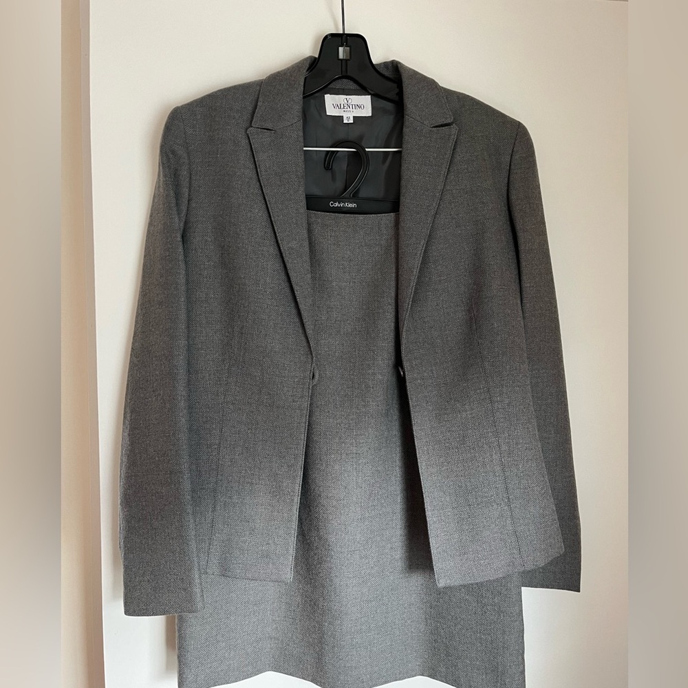 Valentino suit, grey, size 8 (run small), 80% wool 20% cashmere, great condition